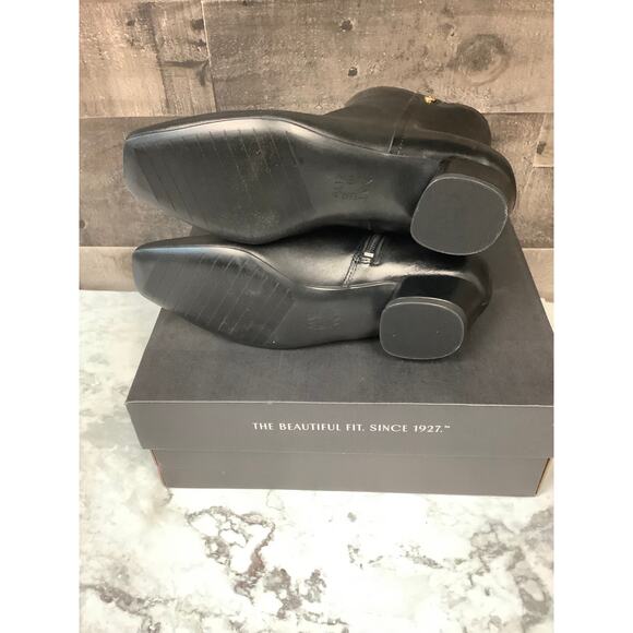 Naturalizer Women's 5.5M Black Leather Raffee Ankle Bootie Edgy Classy LB8-2 - Picture 11 of 13